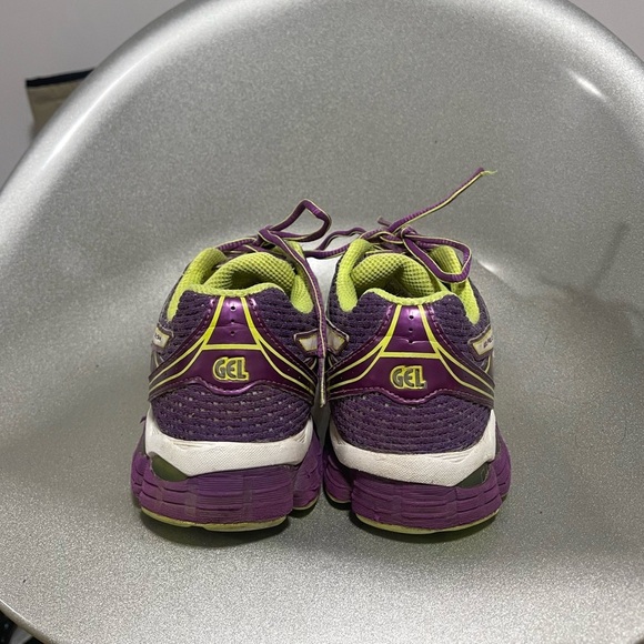 ASICS running shoes - Picture 2 of 5